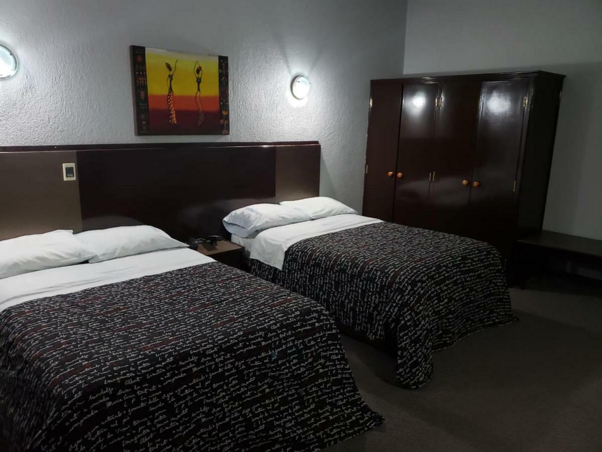 Hotel Aeropuerto โทลุกา ภายนอก รูปภาพ